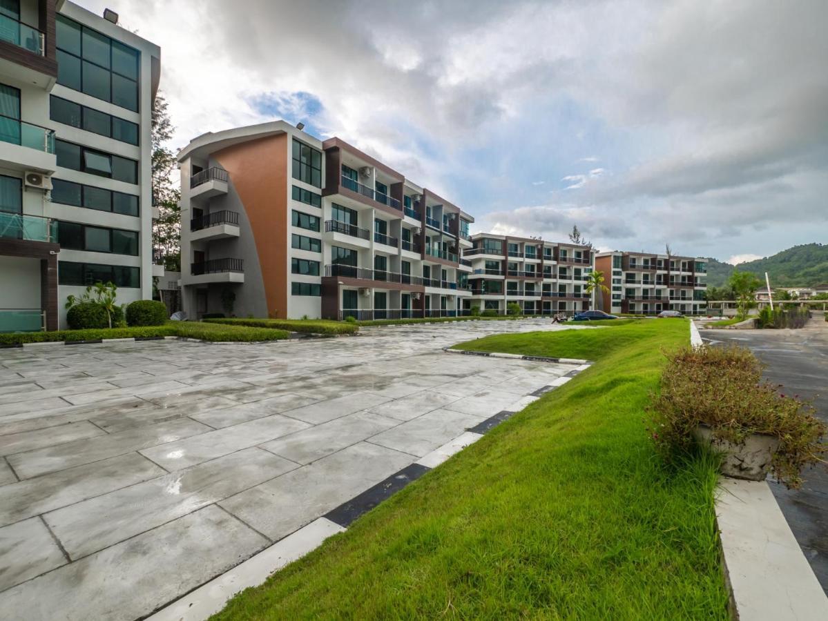 Naithon Beachfront Condotel Exteriör bild