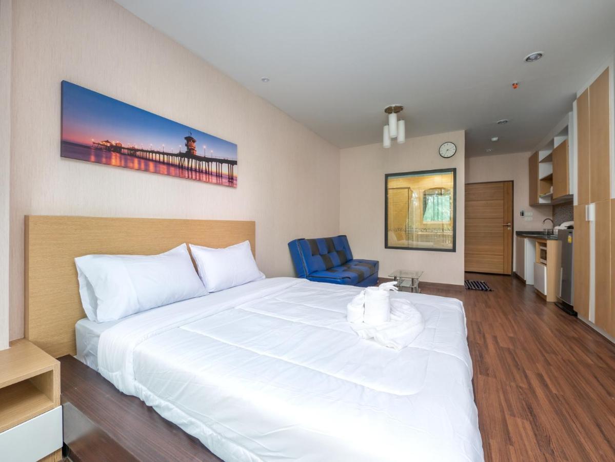 Naithon Beachfront Condotel Exteriör bild