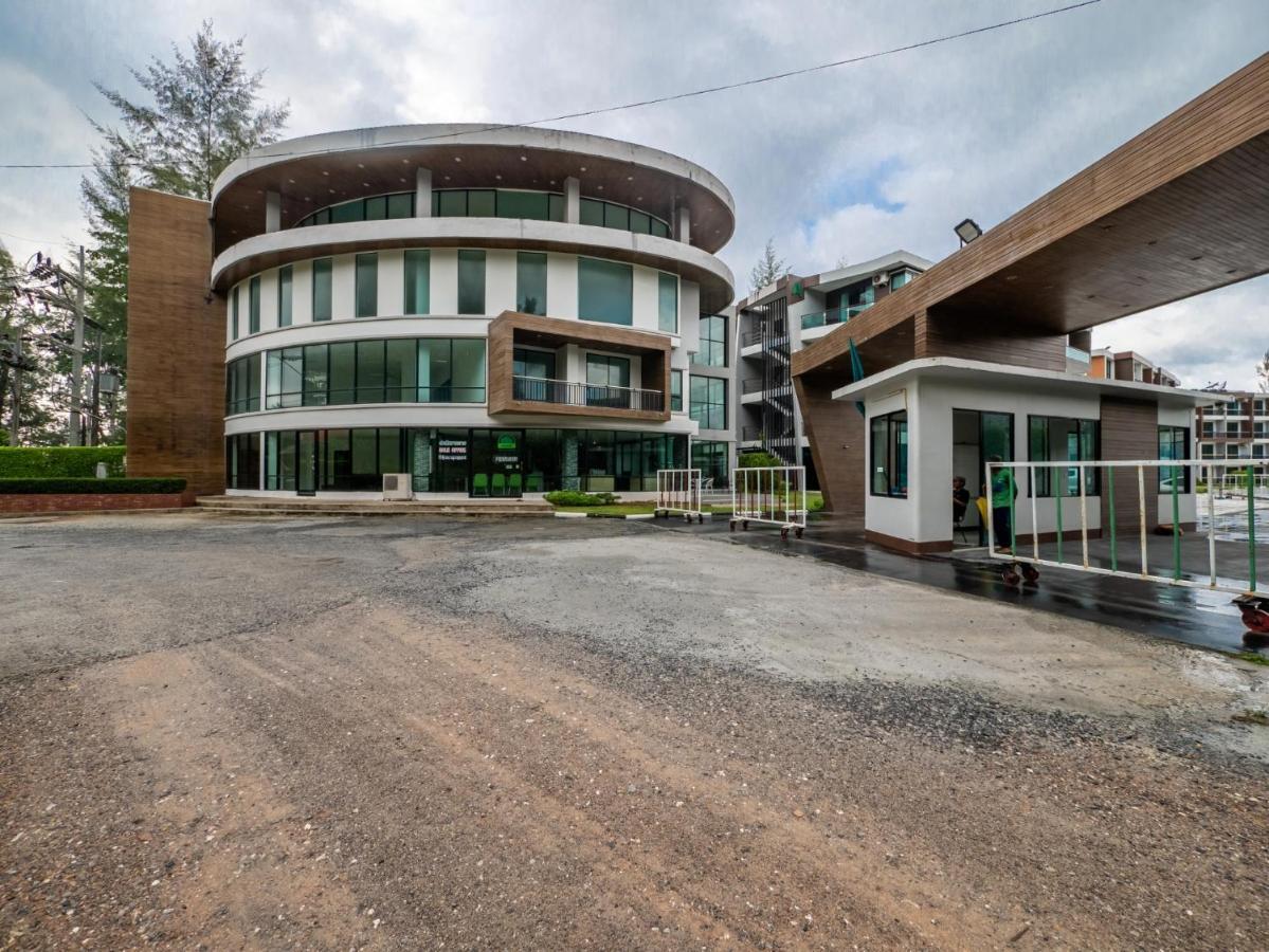 Naithon Beachfront Condotel Exteriör bild