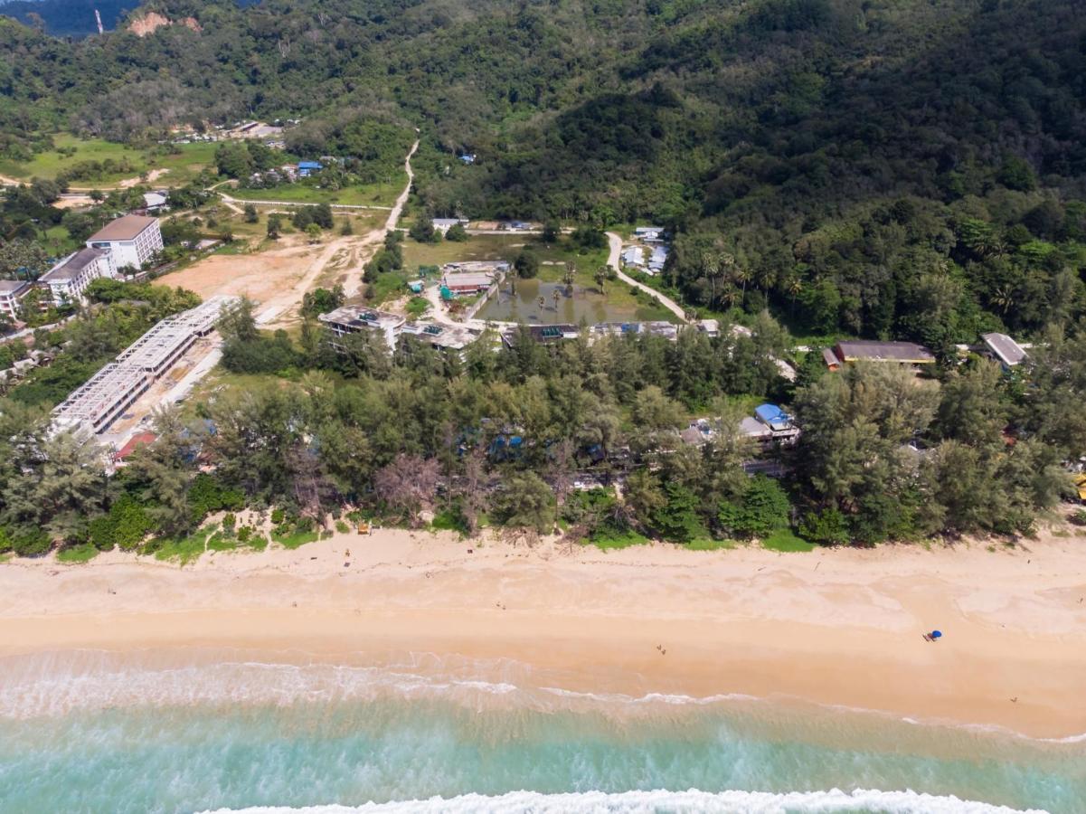 Naithon Beachfront Condotel Exteriör bild